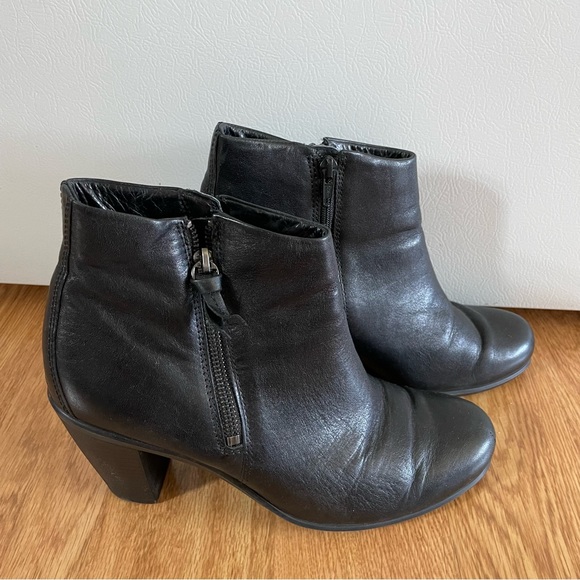 ECCO Touch 75 Bootie in Black Leather with side zippers Size 9 - Picture 2 of 6
